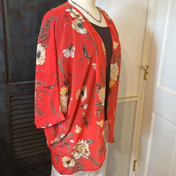 EUC❣️FLORAL KIMONO - Picture 3 of 7